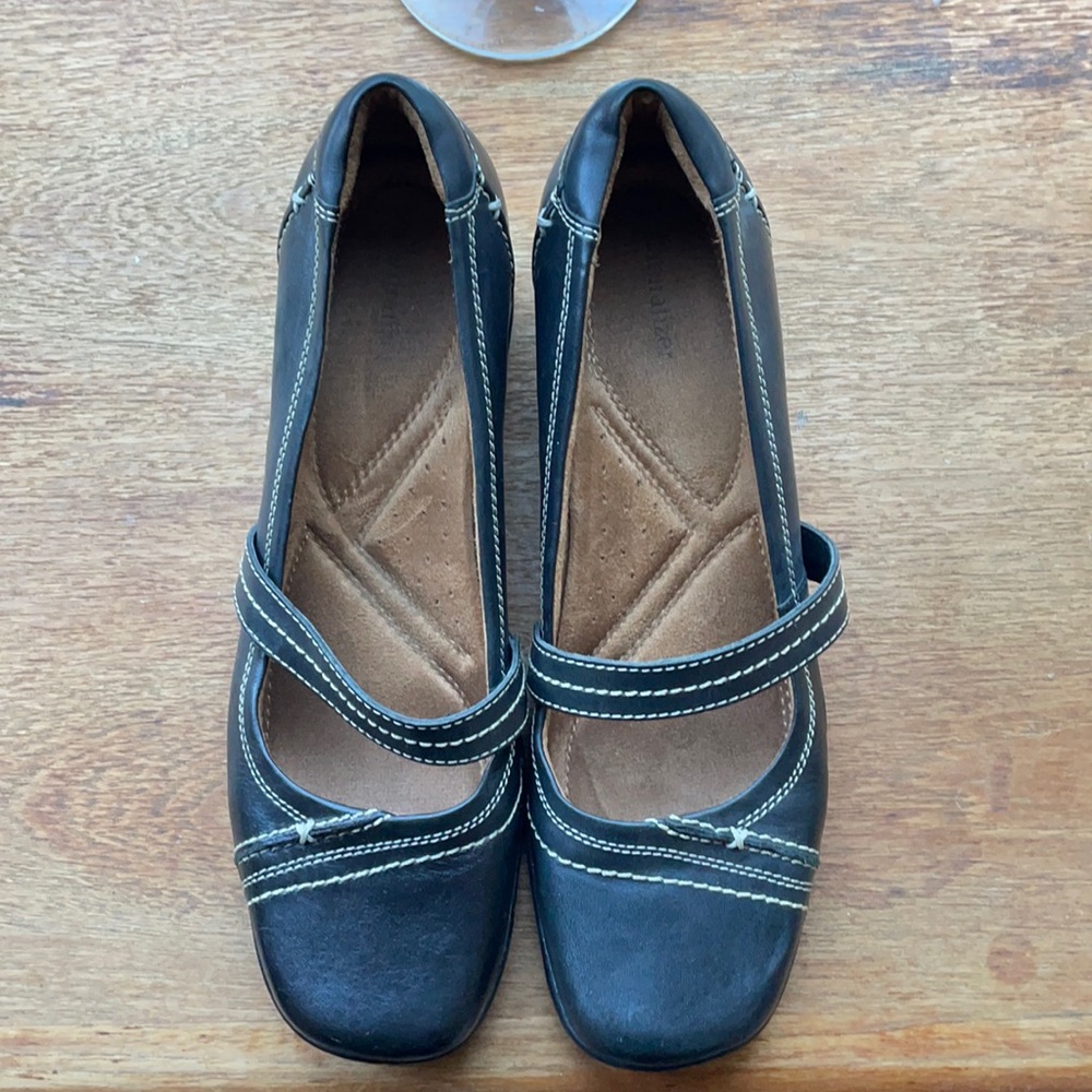 Black Naturalizer slight heel shoes